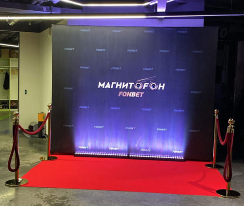 Фотозона с брендированным баннером