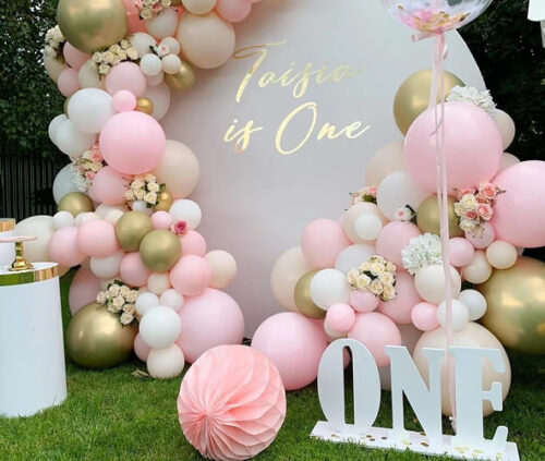 Круглая фотозона с надписью