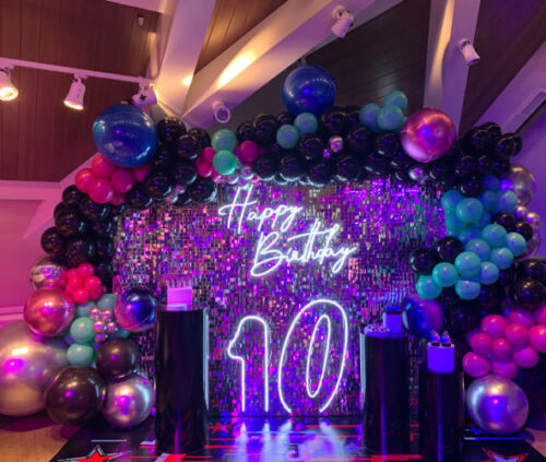 Фотозона из серебристых паеток