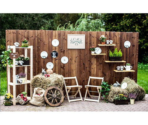 Деревянная фотозона в деревенском стиле