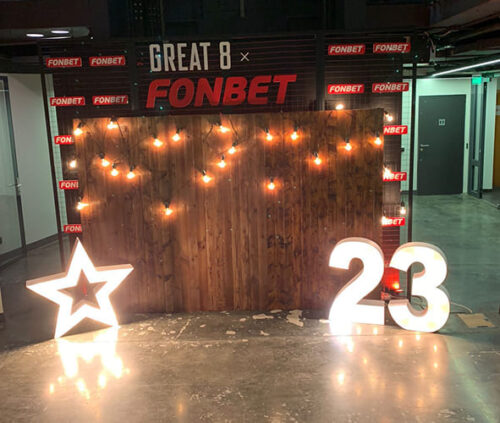 Деревянная фотозона с подсветкой