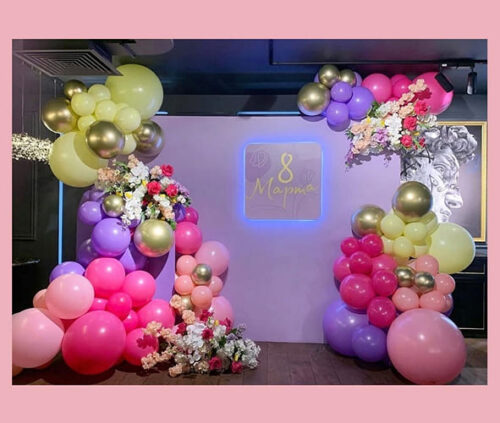 Фотозона с тубусом и цветами