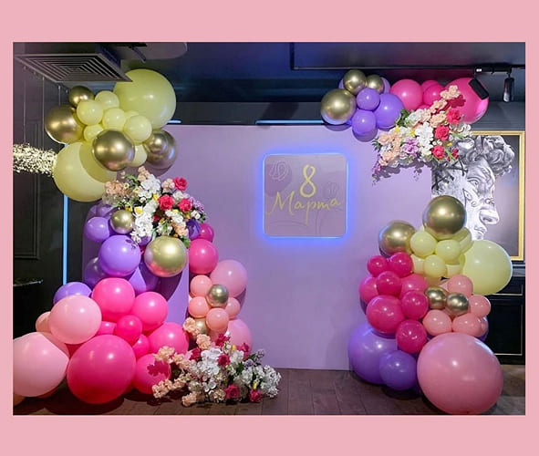 Фотозона с тубусом и цветами