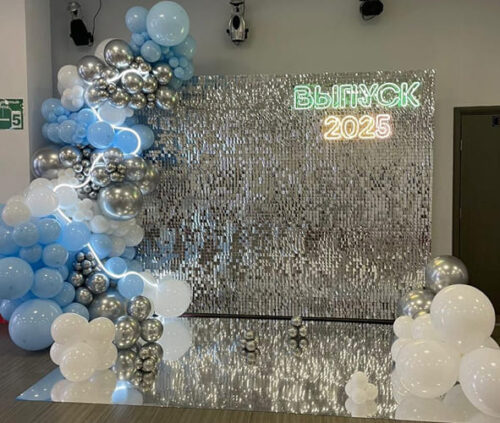 Фотозона с неоном и зеркальным полом